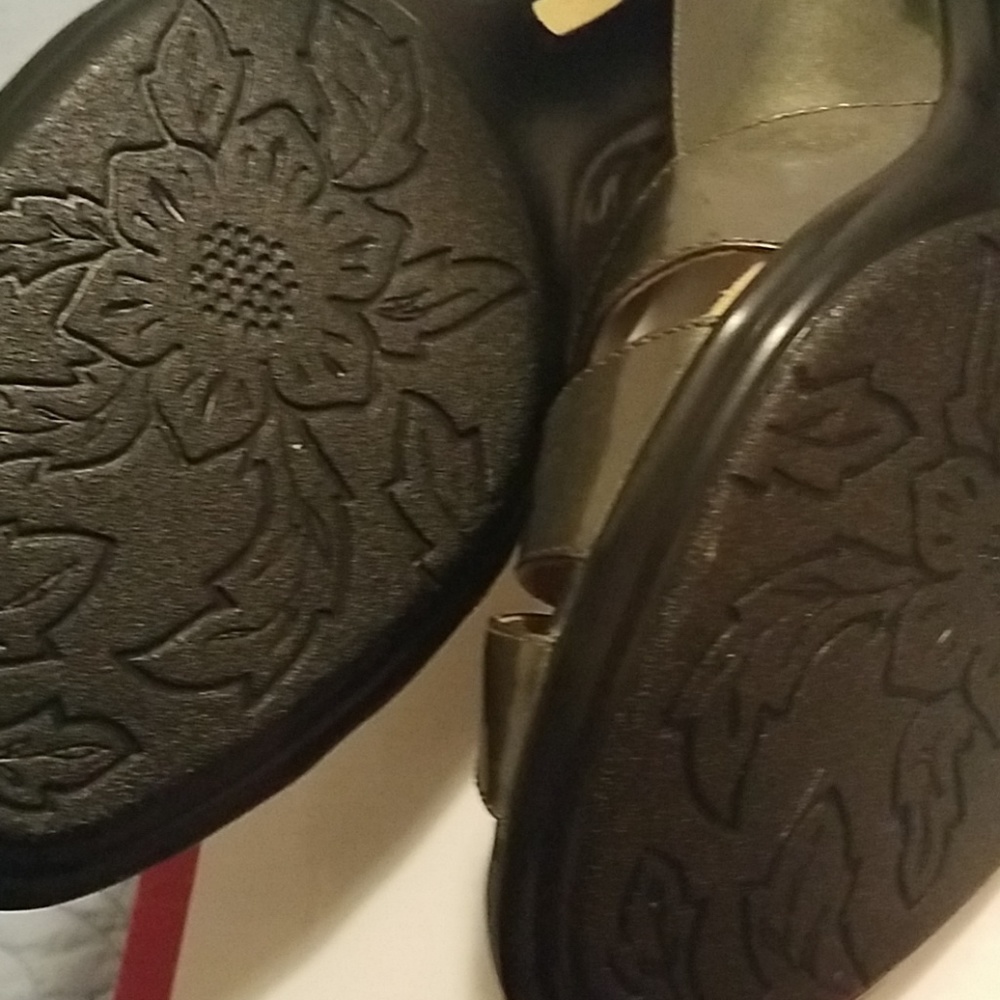 Sandals - Picture 3 of 4